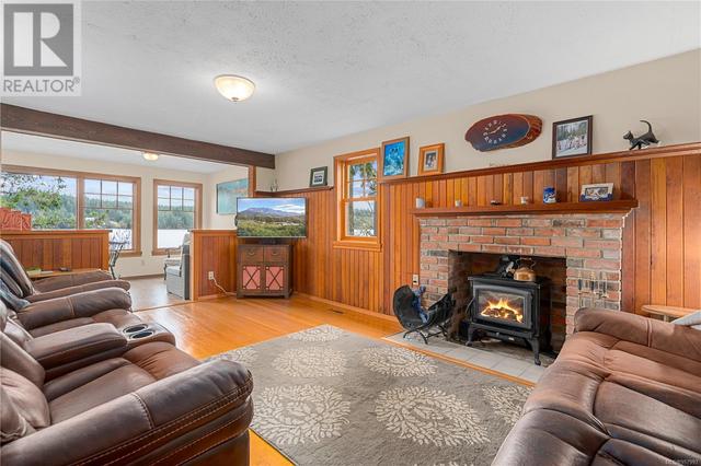 4895 Prospect Lake Rd, House detached with 4 bedrooms, 3 bathrooms and 6 parking in Saanich BC | Image 19