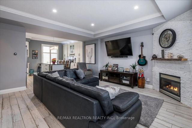 11 White Oaks Rd, Townhouse with 2 bedrooms, 3 bathrooms and 2 parking in Barrie ON | Image 34