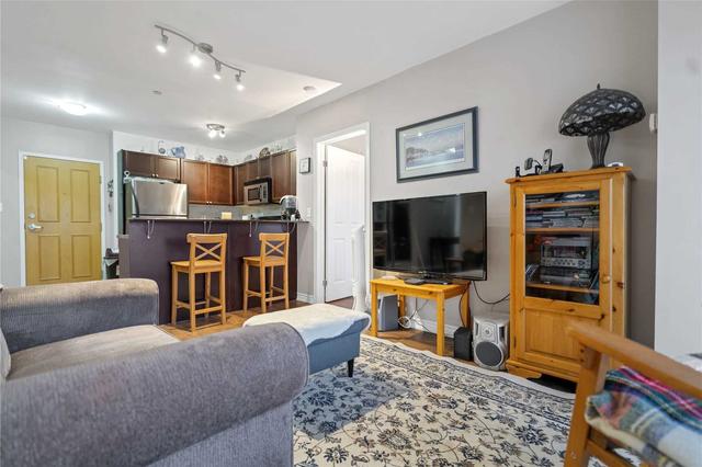 201 - 8 Harris St, Condo with 2 bedrooms, 2 bathrooms and 1 parking in Cambridge ON | Image 3