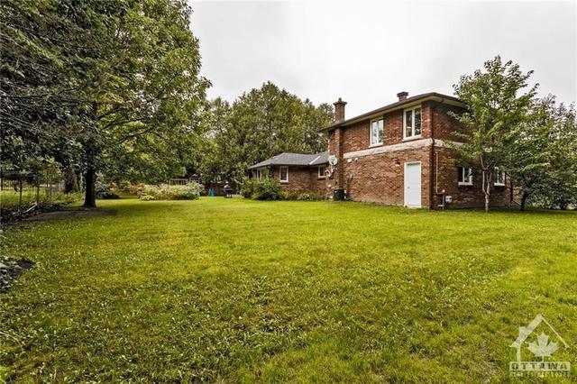 12 Sunnyside Drive, House detached with 3 bedrooms, 2 bathrooms and 6 parking in Ottawa ON | Image 27
