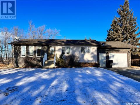 211 4th Avenue Nw, House detached with 3 bedrooms, 2 bathrooms and null parking in Watson SK | Card Image