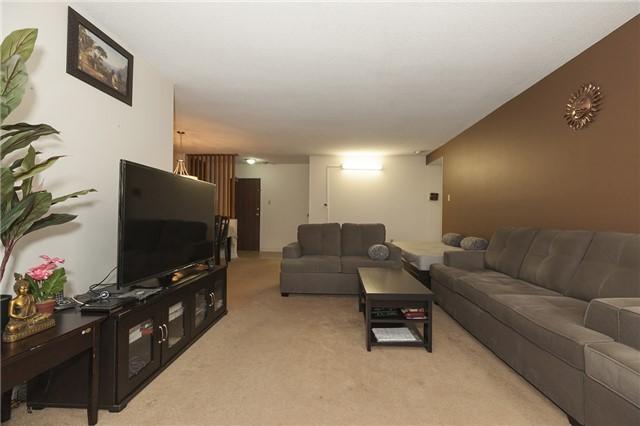 1410 - 21 Knightsbridge Rd, Condo with 3 bedrooms, 2 bathrooms and 1 parking in Brampton ON | Image 5