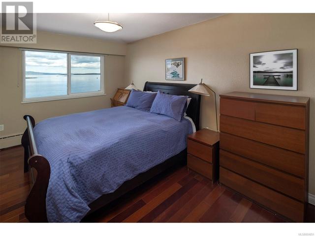 302 - 1270 Beach Dr, Condo with 2 bedrooms, 1 bathrooms and null parking in Oak Bay BC | Image 11