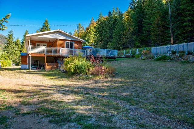 1110 Highway 22, House detached with 3 bedrooms, 1 bathrooms and null parking in Kootenay Boundary B BC | Image 10