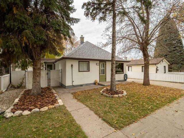 1026 7 Street N, House detached with 2 bedrooms, 1 bathrooms and 1 parking in Lethbridge AB | Image 2
