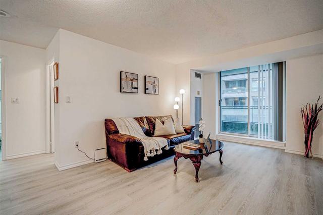 708 - 3 Pemberton Ave, Condo with 1 bedrooms, 1 bathrooms and 1 parking in Toronto ON | Image 5