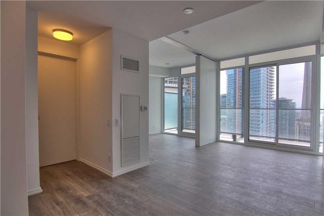 2912 - 125 Peter St, Condo with 1 bedrooms, 1 bathrooms and 1 parking in Toronto ON | Image 3