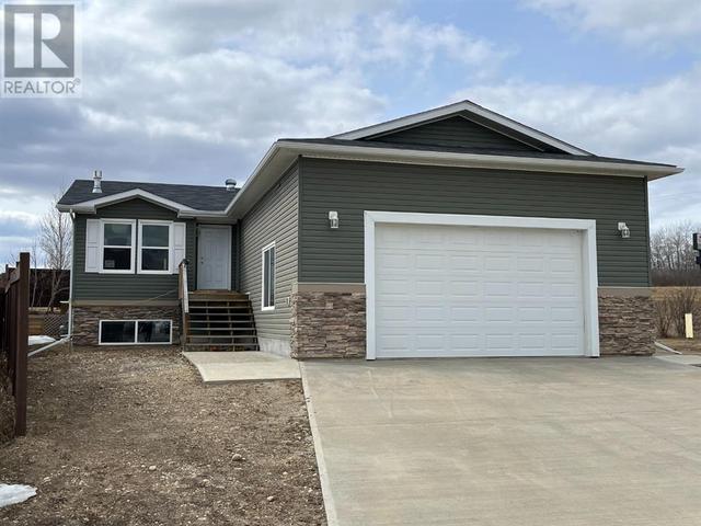 9111 133 Avenue, House detached with 5 bedrooms, 4 bathrooms and 6 parking in Peace River AB | Card Image