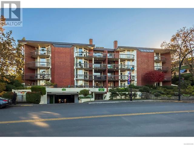 102 - 2119 Oak Bay Ave, Condo with 2 bedrooms, 2 bathrooms and 1 parking in Oak Bay BC | Image 1