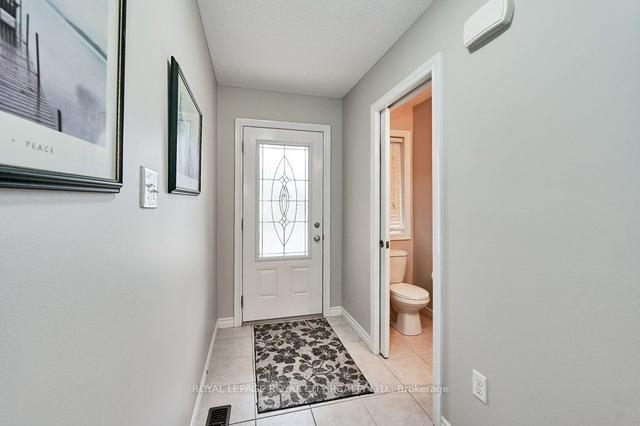 93 Mussen St, House attached with 3 bedrooms, 3 bathrooms and 3 parking in Guelph ON | Image 21