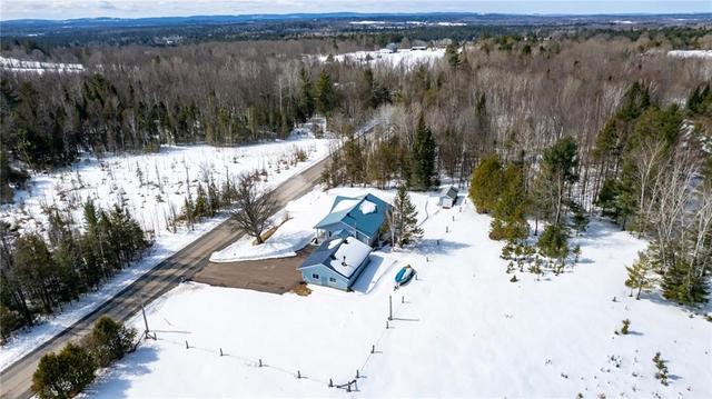 24 Crooked Rapids Road, House detached with 3 bedrooms, 2 bathrooms and 5 parking in North Algona Wilberforce ON | Image 2