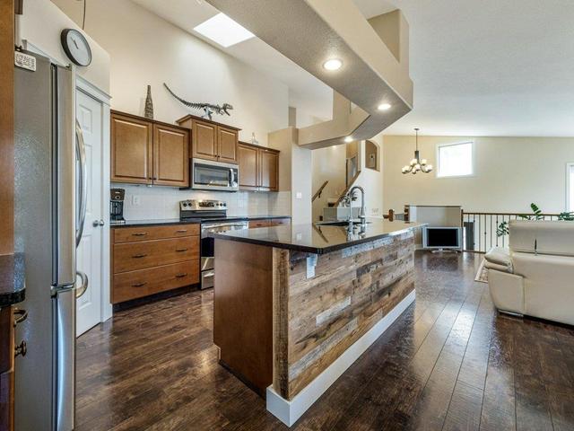 10 Canyoncrest Court W, House detached with 4 bedrooms, 3 bathrooms and 4 parking in Lethbridge AB | Image 14