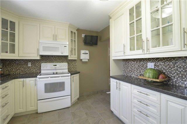 6123 Fullerton Cres, House detached with 3 bedrooms, 2 bathrooms and 2 parking in Mississauga ON | Image 8