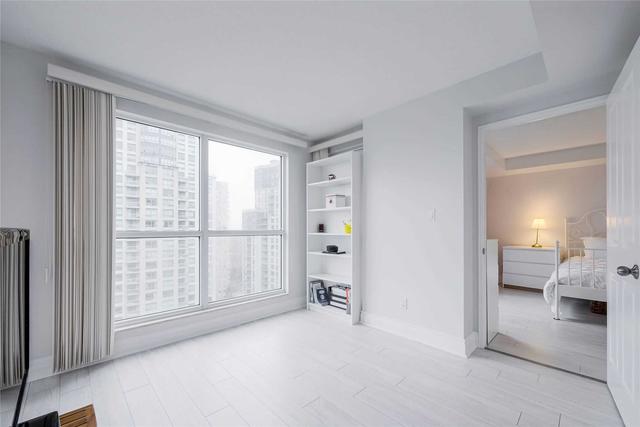 1608 - 18 Hollywood Ave, Condo with 2 bedrooms, 2 bathrooms and 1 parking in Toronto ON | Image 21