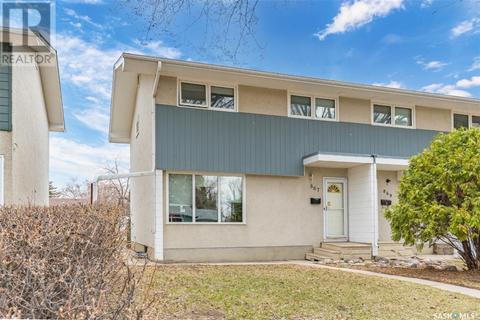 867 East Centre, House semidetached with 3 bedrooms, 2 bathrooms and null parking in Saskatoon SK | Card Image