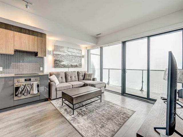 4001 - 161 Roehampton Ave, Condo with 1 bedrooms, 1 bathrooms and 0 parking in Toronto ON | Image 3