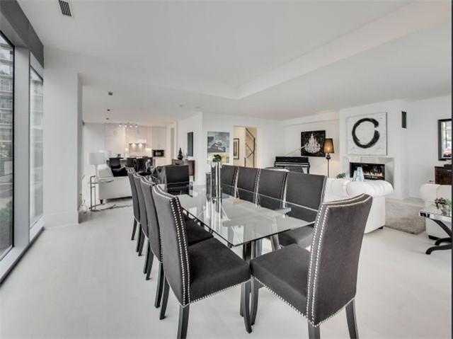 Th 101 - 29 Queens Quay E, Condo with 3 bedrooms, 4 bathrooms and 1 parking in Toronto ON | Image 5