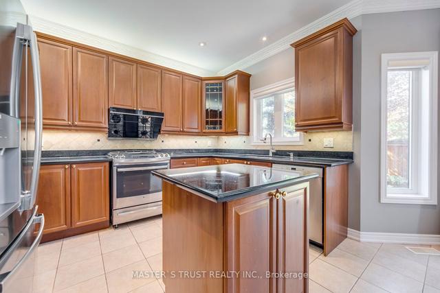 2340 Hertfordshire Way, House detached with 4 bedrooms, 5 bathrooms and 4 parking in Oakville ON | Image 3