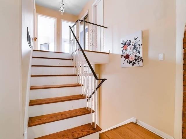 upper - 28 Lesgay Cres, House detached with 3 bedrooms, 1 bathrooms and 4 parking in Toronto ON | Image 18