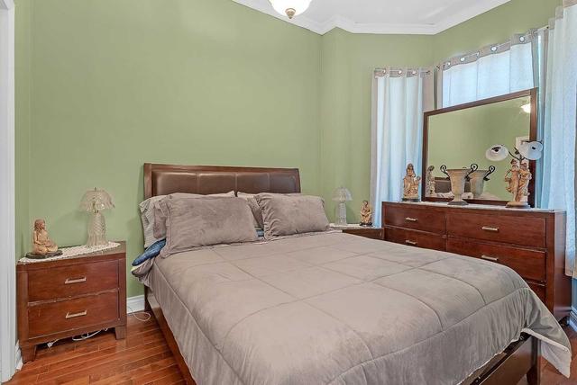 240 Lisgar St, House attached with 5 bedrooms, 3 bathrooms and 1 parking in Toronto ON | Image 23