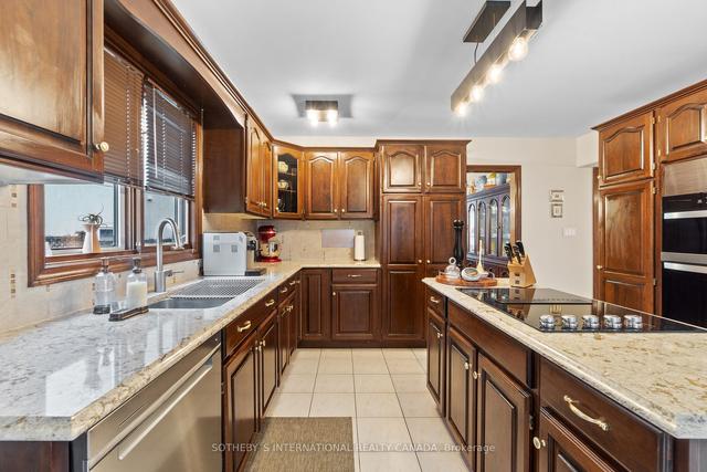 19 Southgate Circ, House detached with 3 bedrooms, 4 bathrooms and 6 parking in St. Catharines ON | Image 3
