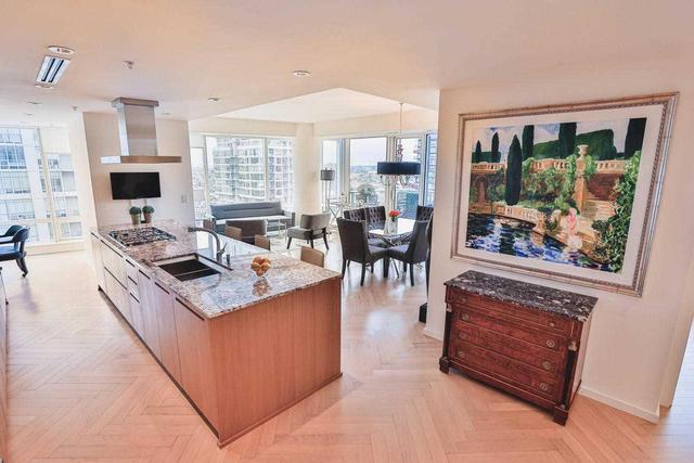2305 - 180 University Ave, Condo with 2 bedrooms, 3 bathrooms and 1 parking in Toronto ON | Image 3