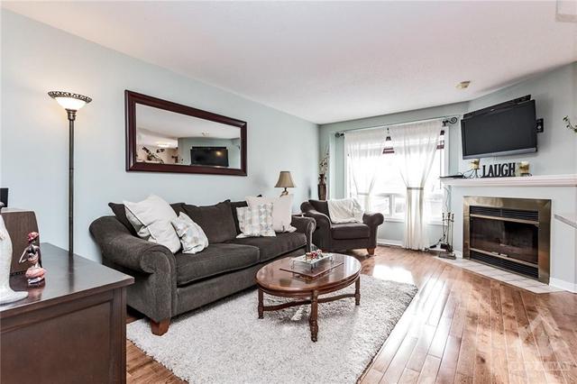146 Grassy Plains Drive, Townhouse with 3 bedrooms, 3 bathrooms and 3 parking in Ottawa ON | Image 8