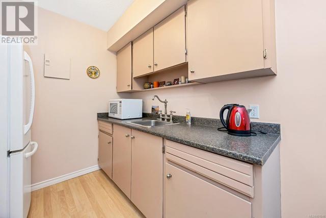 40 - 477 Lampson St, Condo with 3 bedrooms, 1 bathrooms and 1 parking in Esquimalt BC | Image 12