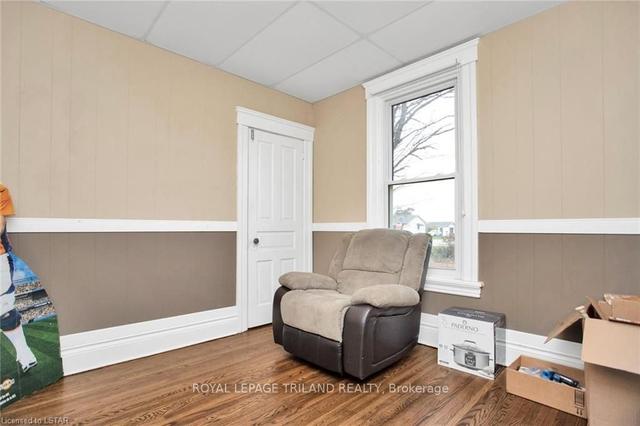 263 King St, House detached with 3 bedrooms, 2 bathrooms and 4 parking in Southwest Middlesex ON | Image 2