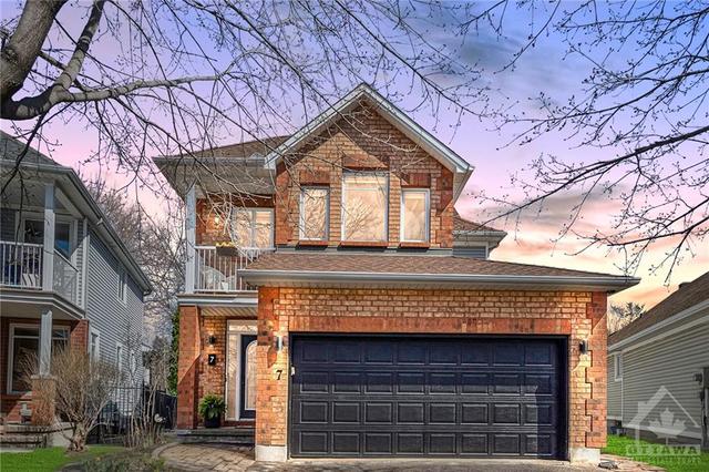7 Roberge Crescent, House detached with 3 bedrooms, 3 bathrooms and 5 parking in Ottawa ON | Image 1