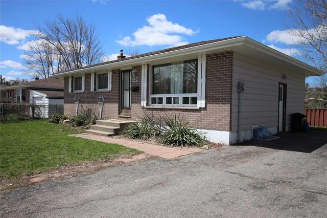 1029 St. Paul's St, House detached with 3 bedrooms, 2 bathrooms and 4 parking in Peterborough ON | Image 1