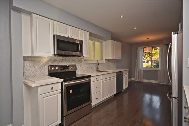 196 Summerfield Dr, House detached with 3 bedrooms, 4 bathrooms and 2 parking in Oakville ON | Image 5