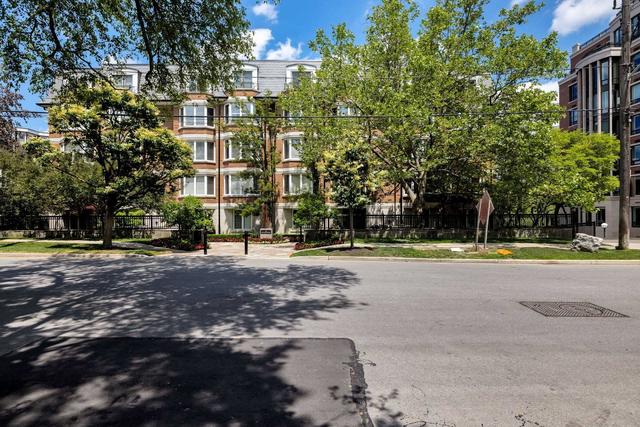 401 - 50 Old Mill Rd, Condo with 2 bedrooms, 2 bathrooms and 2 parking in Toronto ON | Image 1
