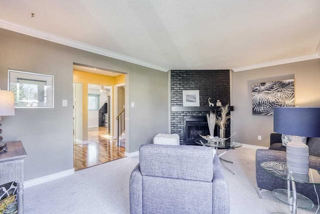 62 La Peer Blvd, House semidetached with 3 bedrooms, 2 bathrooms and 3 parking in Toronto ON | Image 26