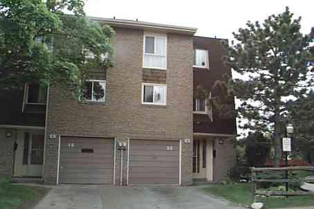 50 Rusty Crestway, Townhouse with 3 bedrooms, 2 bathrooms and null parking in Toronto ON | Image 1