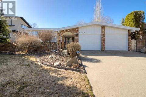 3906 Nipigon Road S, House detached with 3 bedrooms, 2 bathrooms and 4 parking in Lethbridge AB | Card Image