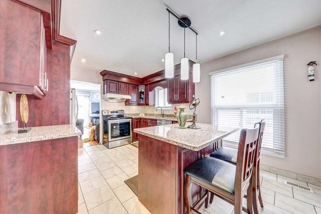 36 Halder Cres, House detached with 4 bedrooms, 4 bathrooms and 6 parking in Markham ON | Image 2