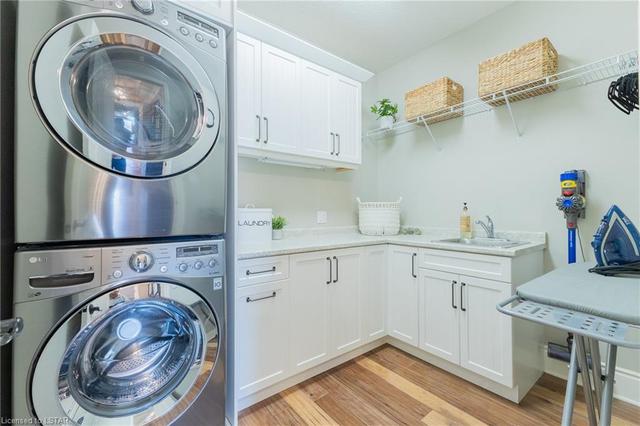 Spacious laundry room with LG washer and dryer | Image 33
