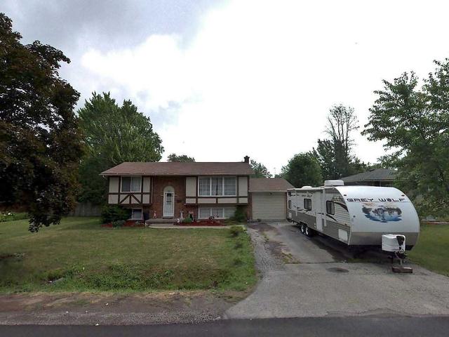 630 Buffalo Rd, House detached with 2 bedrooms, 2 bathrooms and 4 parking in Fort Erie ON | Image 2
