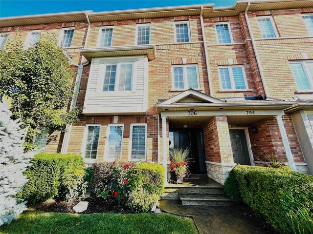 706 Queens Plate Dr, House attached with 3 bedrooms, 4 bathrooms and 2 parking in Toronto ON | Image 1