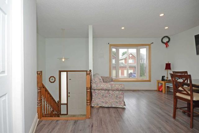 6241 Ash St, House detached with 3 bedrooms, 3 bathrooms and 3 parking in Niagara Falls ON | Image 2