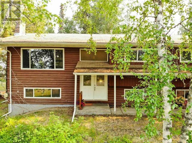563 Marsh Road, House detached with 4 bedrooms, 2 bathrooms and null parking in Cariboo I BC | Image 2
