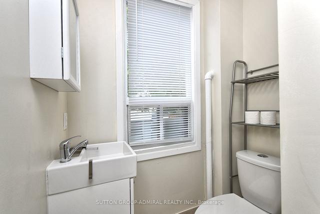upper#2 - 1932 Queen St E, Condo with 2 bedrooms, 1 bathrooms and 0 parking in Toronto ON | Image 3