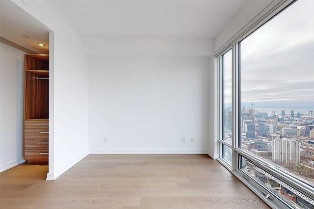4216 - 488 University Ave, Condo with 3 bedrooms, 2 bathrooms and 1 parking in Toronto ON | Image 15