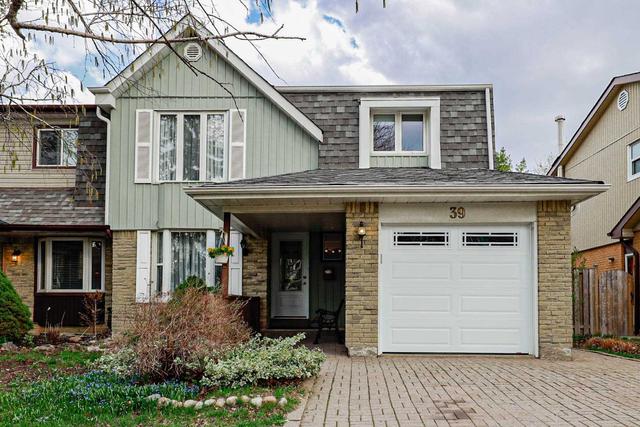 39 Lawndale Cres, House semidetached with 4 bedrooms, 3 bathrooms and 7 parking in Brampton ON | Image 1