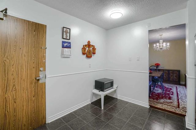 517 - 50 Mississauga Valley Blvd, Condo with 3 bedrooms, 2 bathrooms and 1 parking in Mississauga ON | Image 2