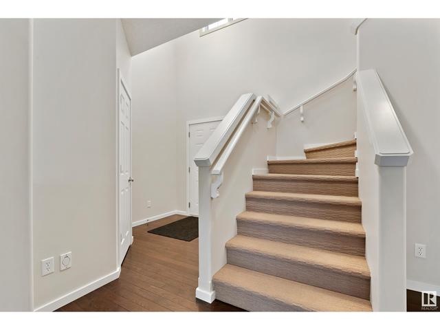 8715 10 Av Sw, House detached with 4 bedrooms, 3 bathrooms and 4 parking in Edmonton AB | Image 4