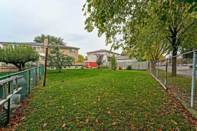 95 Fontainbleau Dr, House semidetached with 4 bedrooms, 2 bathrooms and 5 parking in Toronto ON | Image 33
