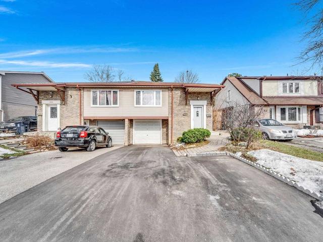 201 Hollyberry Tr, House semidetached with 3 bedrooms, 3 bathrooms and 4 parking in Toronto ON | Image 1