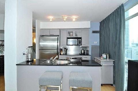 lph 12 - 36 Blue Jays Way, Condo with 2 bedrooms, 3 bathrooms and 1 parking in Toronto ON | Image 6